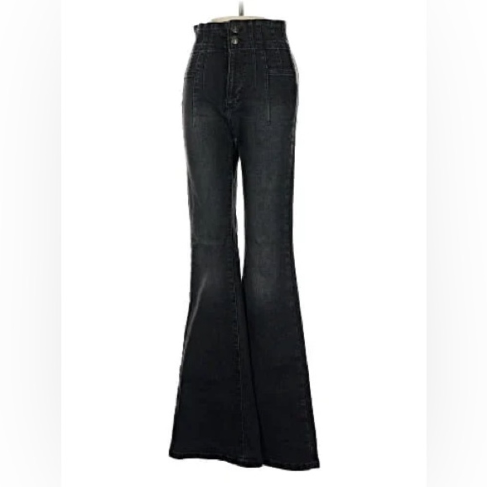 Urban Outfitters We the Free
Size 27 Ultra Flare Jeans
